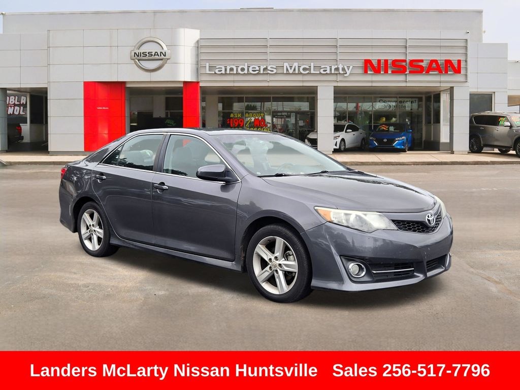 Used 2014 Toyota Camry SE Sedan