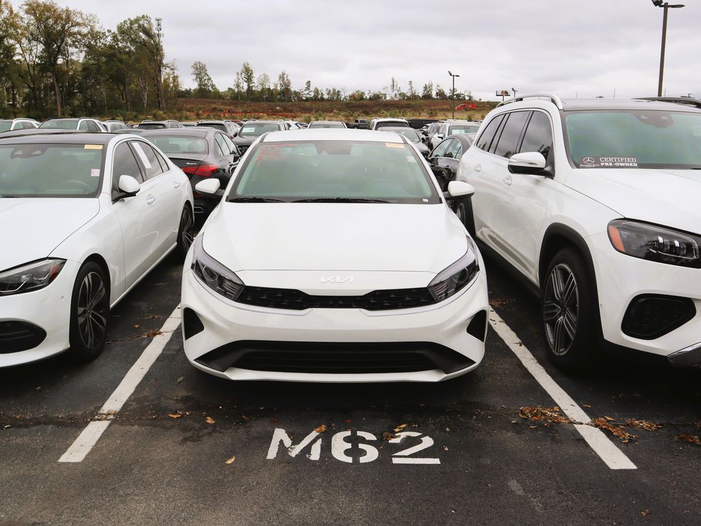 2024 Kia Forte LX photo 2