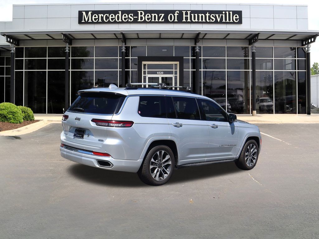 2021 Jeep Grand Cherokee Overland photo 2