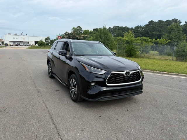 Used 2023 Toyota Highlander XLE with VIN 5TDKDRAH1PS032145 for sale in Huntsville, AL