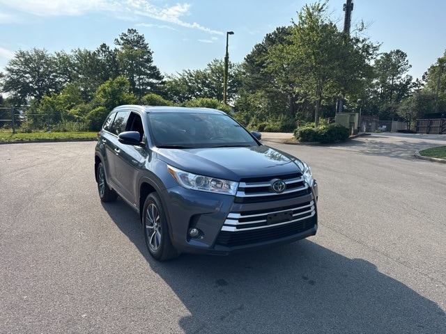 Used 2018 Toyota Highlander XLE with VIN 5TDJGRFH6JS040700 for sale in Huntsville, AL