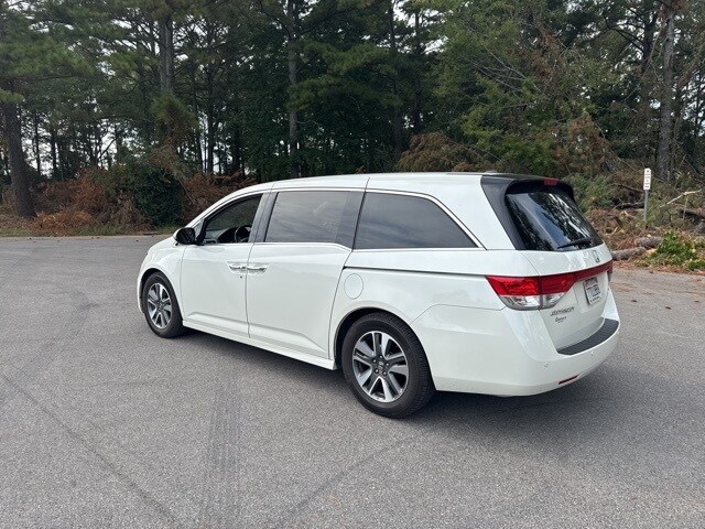 2017 Honda Odyssey Touring photo 2