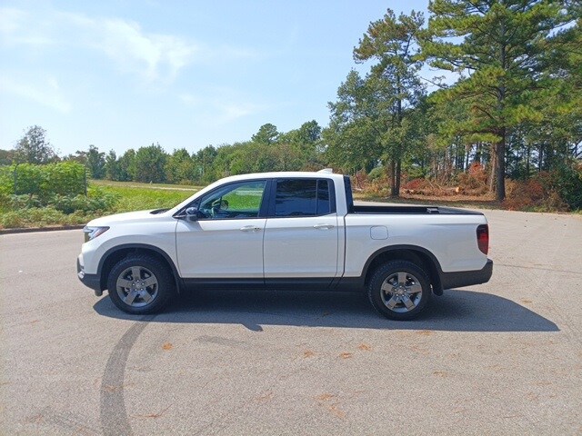 2025 Honda Ridgeline TrailSport photo 2