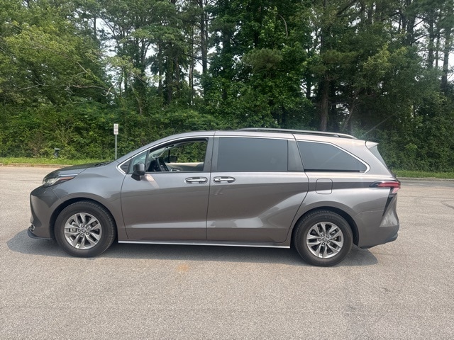 Used 2022 Toyota Sienna XLE with VIN 5TDJRKEC7NS118110 for sale in Huntsville, AL