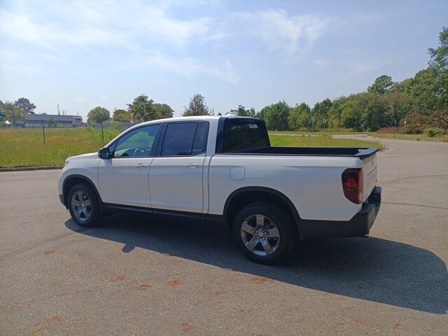 2025 Honda Ridgeline TrailSport photo 3