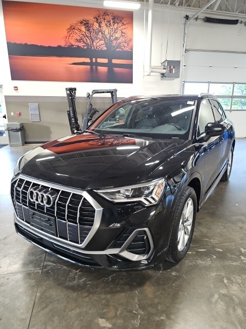 2023 Audi Q3 45 TFSI S line Premium photo 3