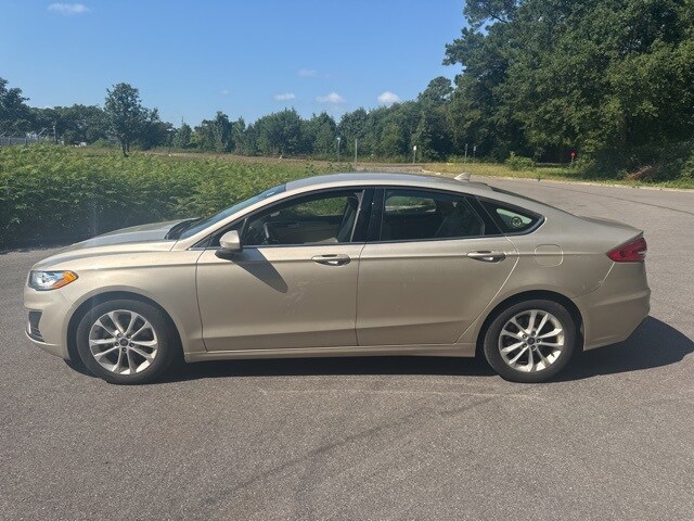 2019 Ford Fusion SE photo 2