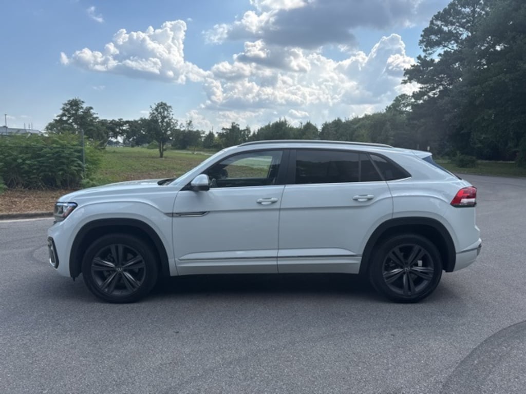 Used 2021 Volkswagen Atlas Cross Sport 3.6L V6 SE w/Technology R-Line SUV