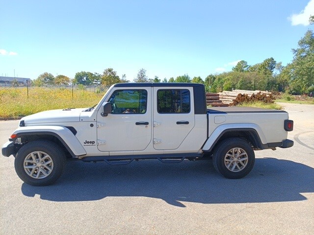 2023 Jeep Gladiator Sport photo 2