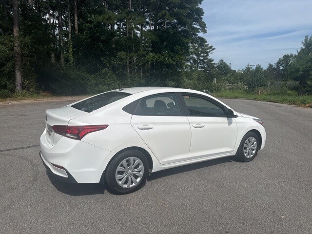 2021 Hyundai Accent SE photo 3