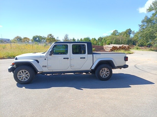 2023 Jeep Gladiator Sport photo 3