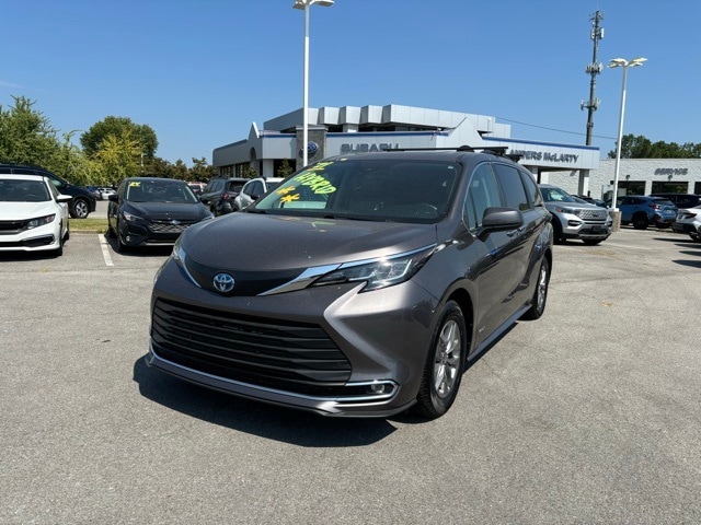 Used 2021 Toyota Sienna XLE with VIN 5TDYRKEC9MS006423 for sale in Huntsville, AL