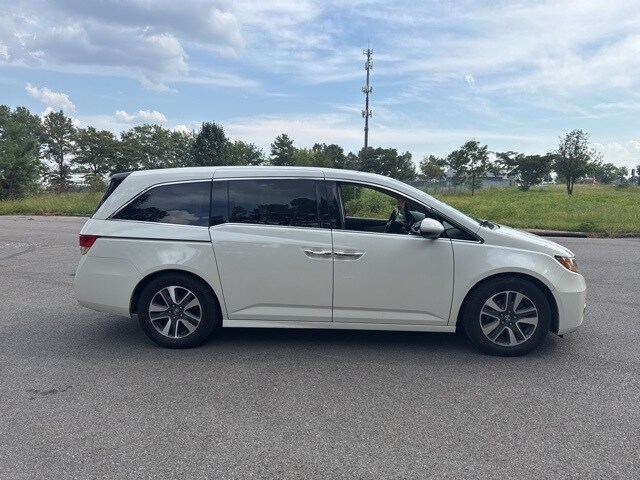2017 Honda Odyssey Touring photo 4