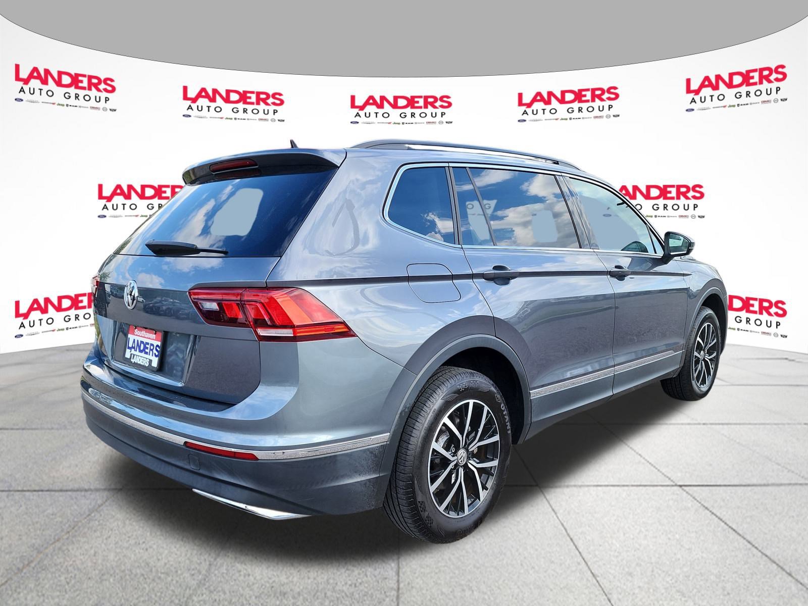 2021 Volkswagen Tiguan SE photo 3