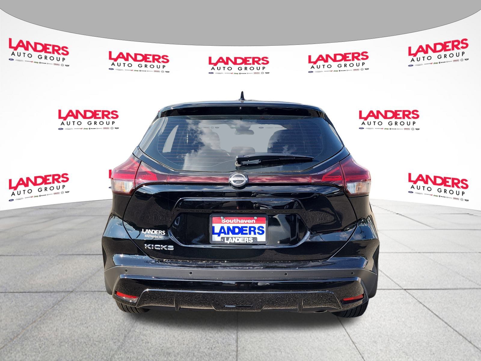 2024 Nissan Kicks S photo 2