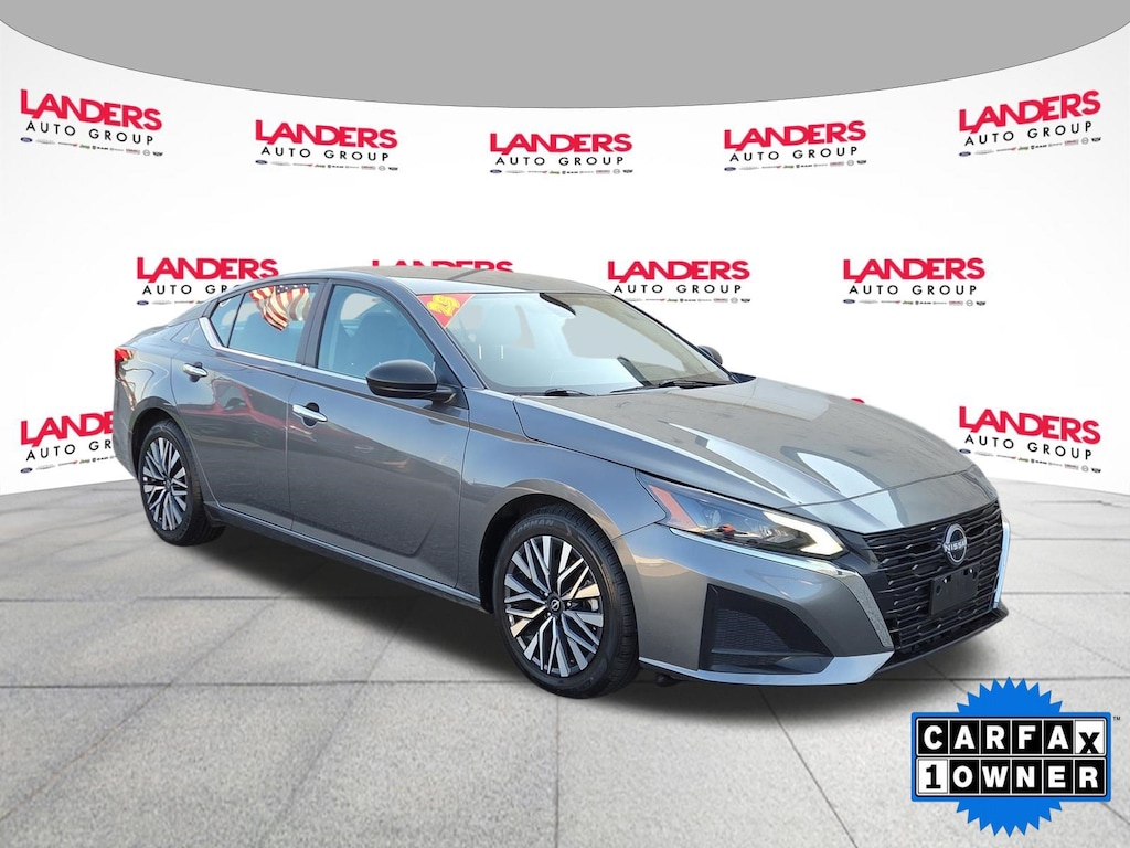 Used 2025 Nissan Altima SV SV FWD