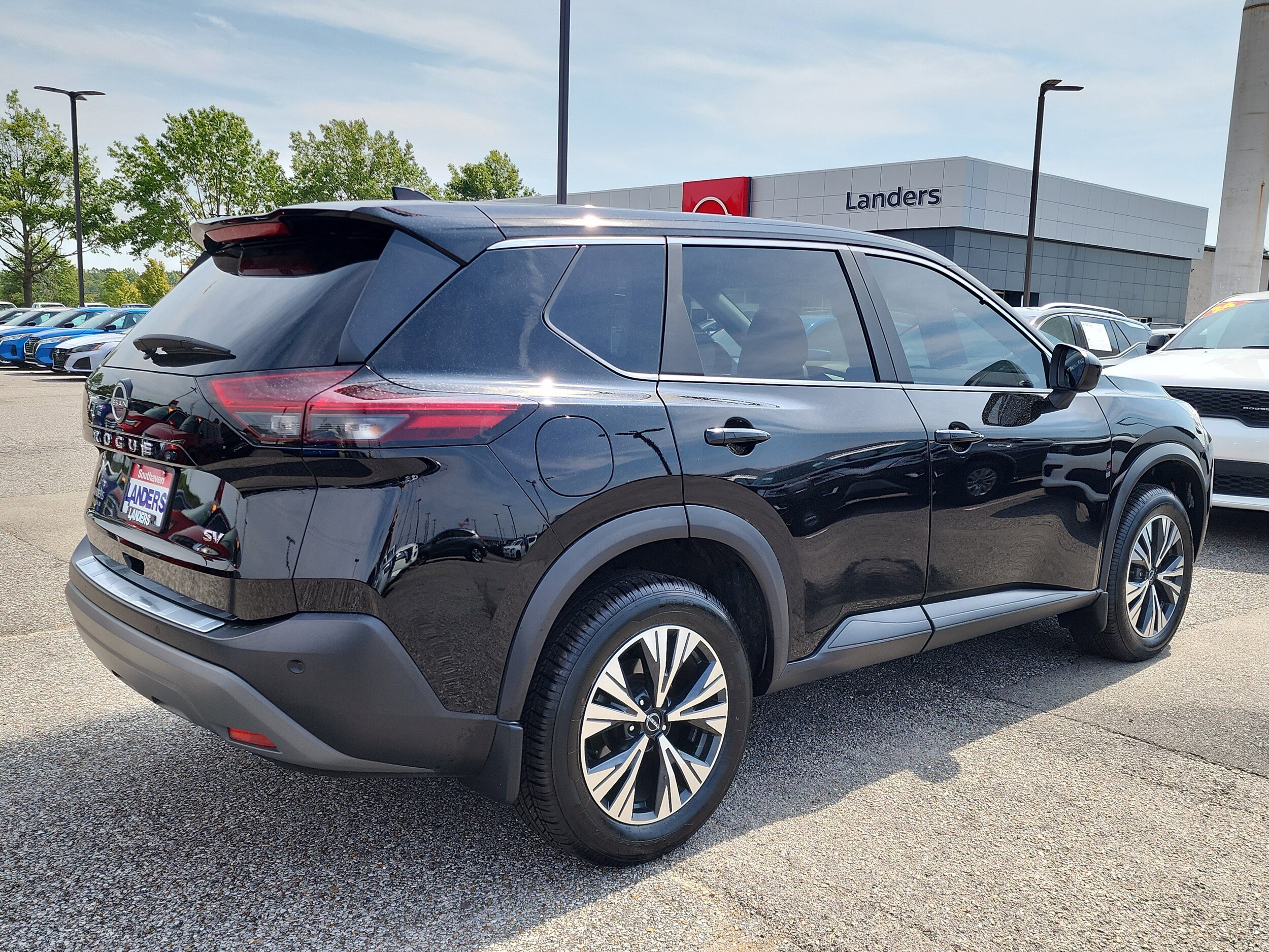 2023 Nissan Rogue SV photo 3