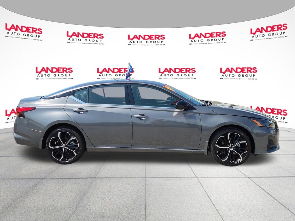 Used 2025 Nissan Altima SR SR AWD