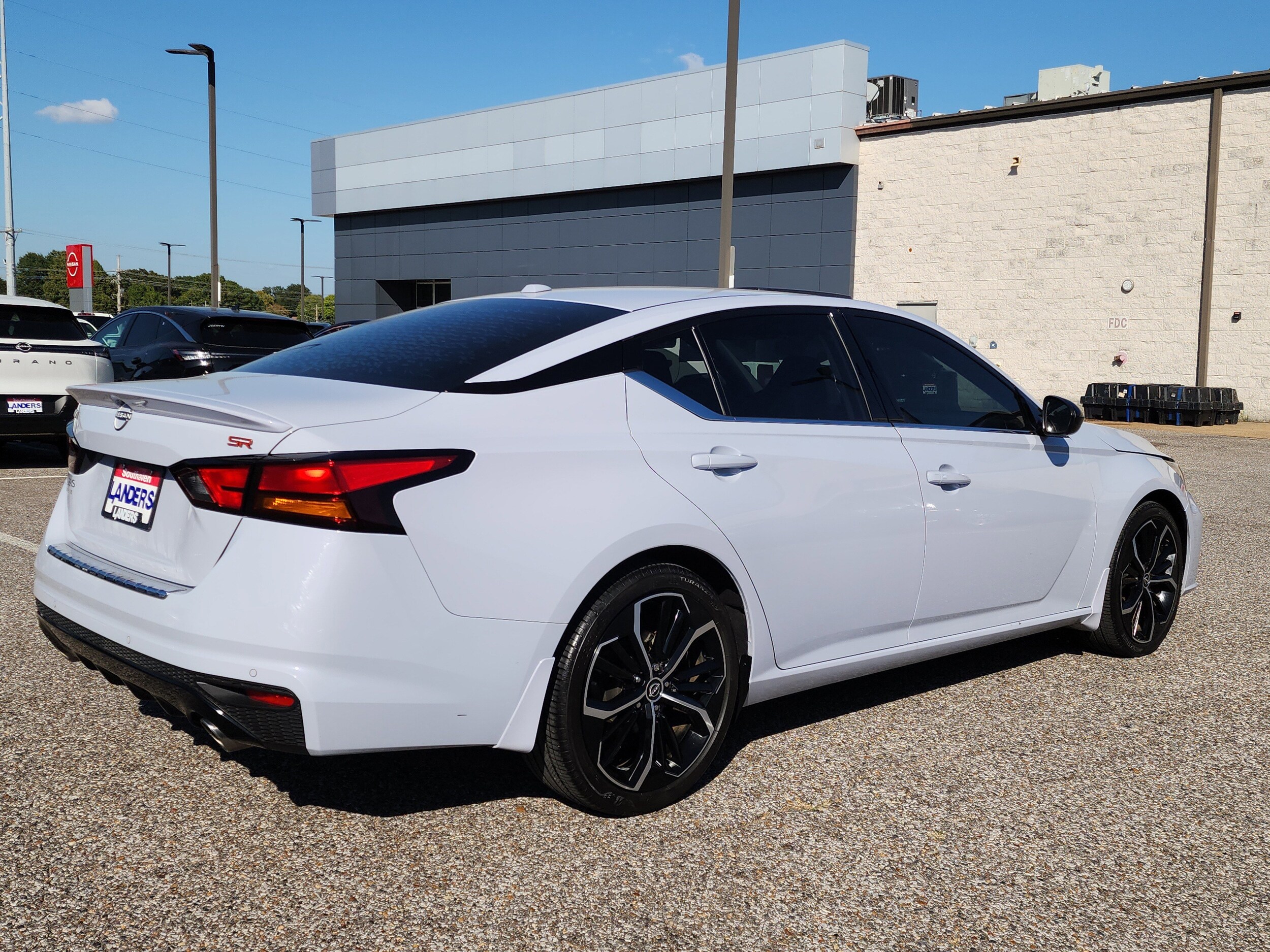 2023 Nissan Altima 2.5 SR photo 3