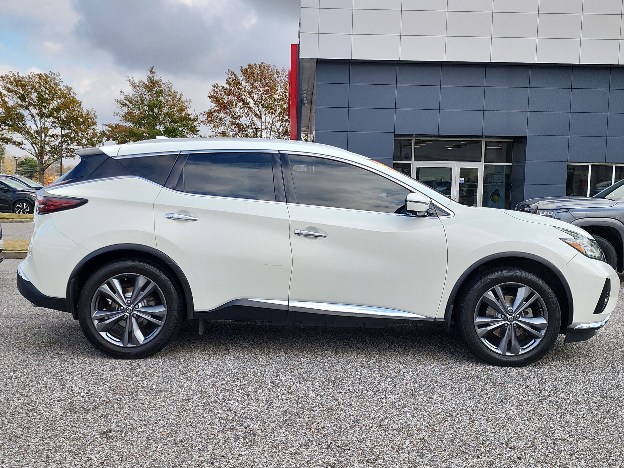 2020 Nissan Murano Platinum photo 2