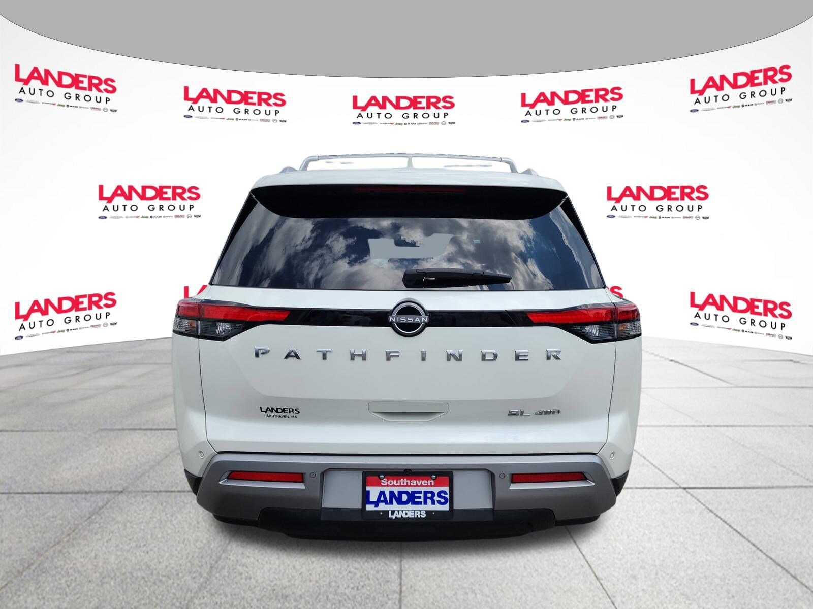 2023 Nissan Pathfinder SL photo 4
