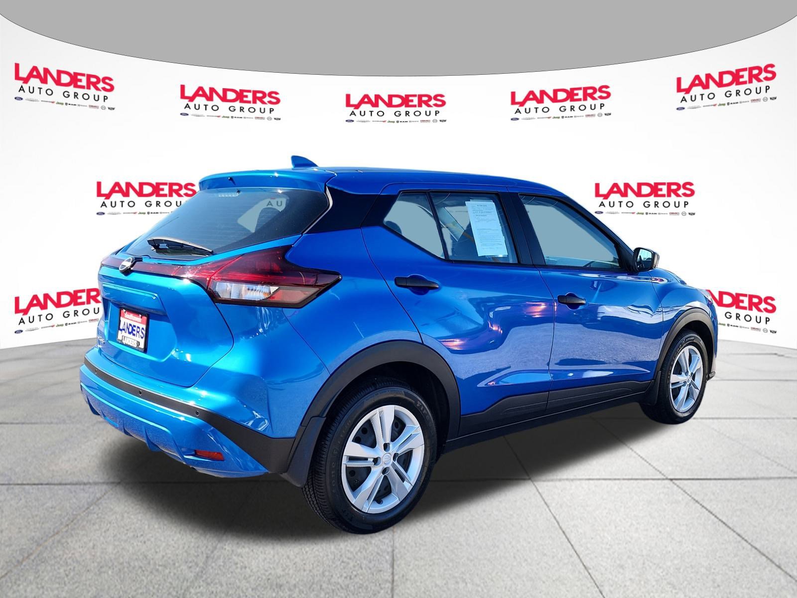 2025 Nissan Kicks Play S photo 3