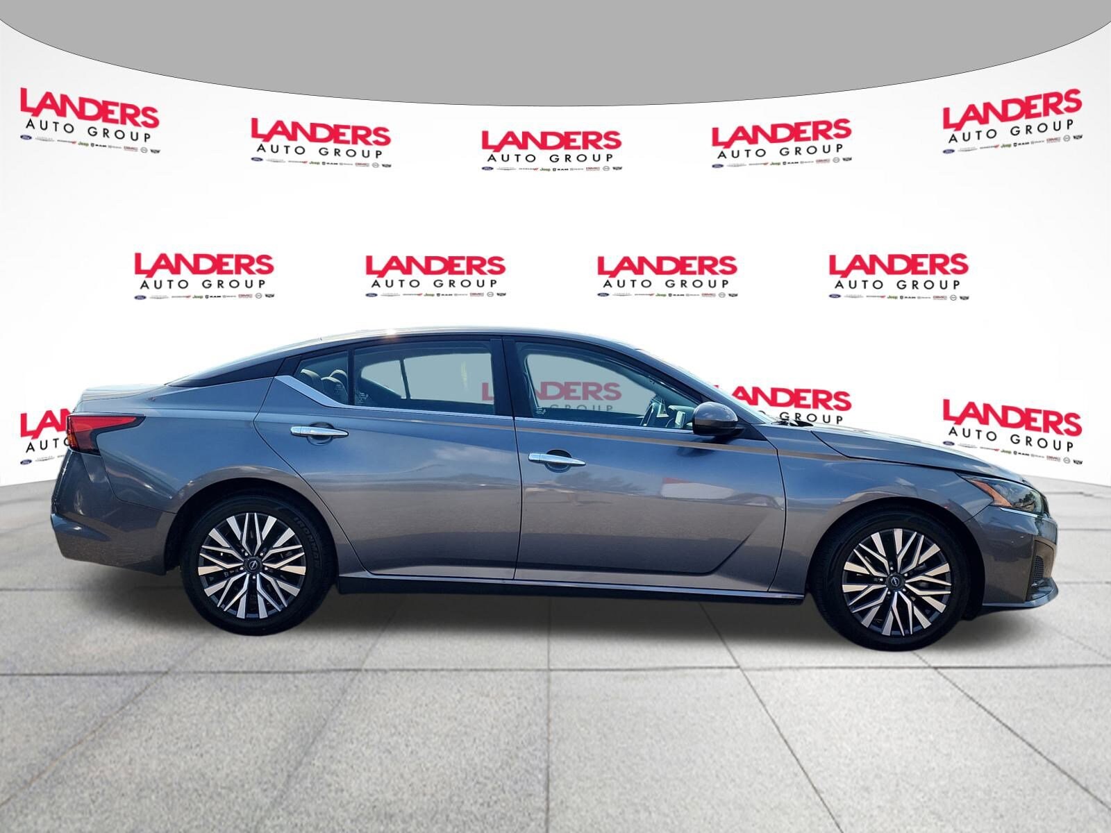 2023 Nissan Altima 2.5 SV photo 2