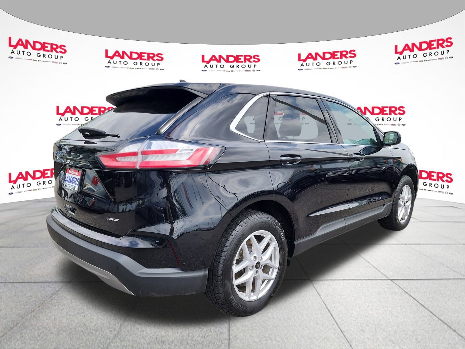 2024 Ford Edge SEL photo 2