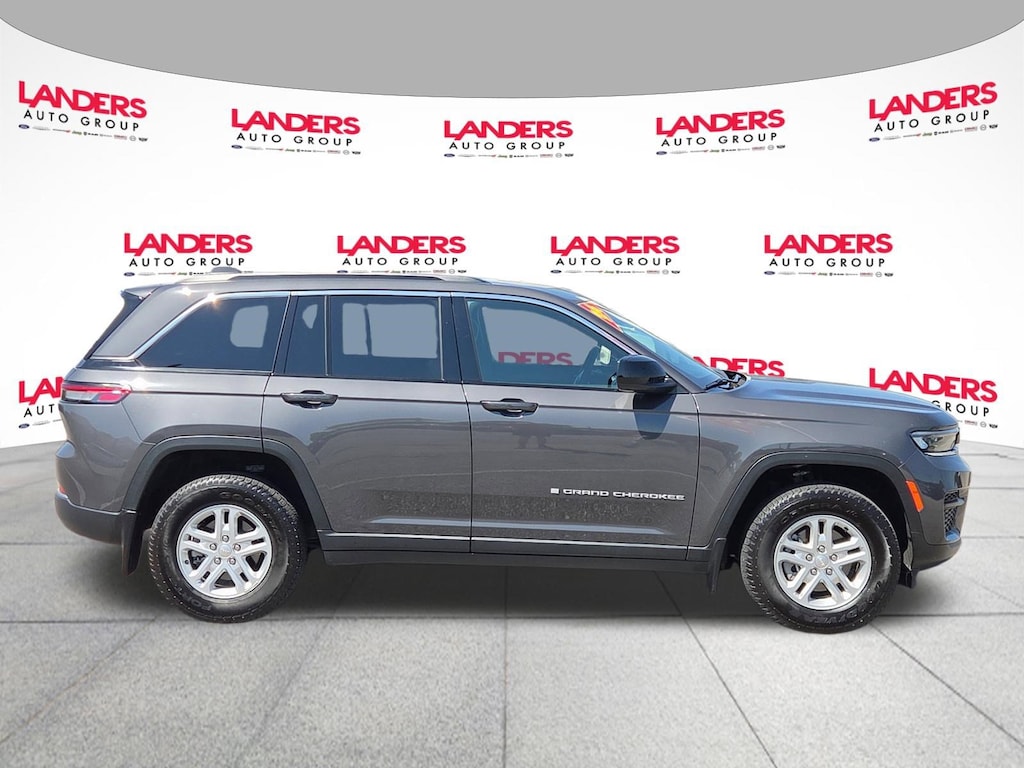 Used 2024 Jeep Grand Cherokee Laredo Laredo 4x4