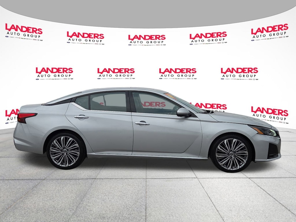 Used 2023 Nissan Altima 2.5 SL Sedan