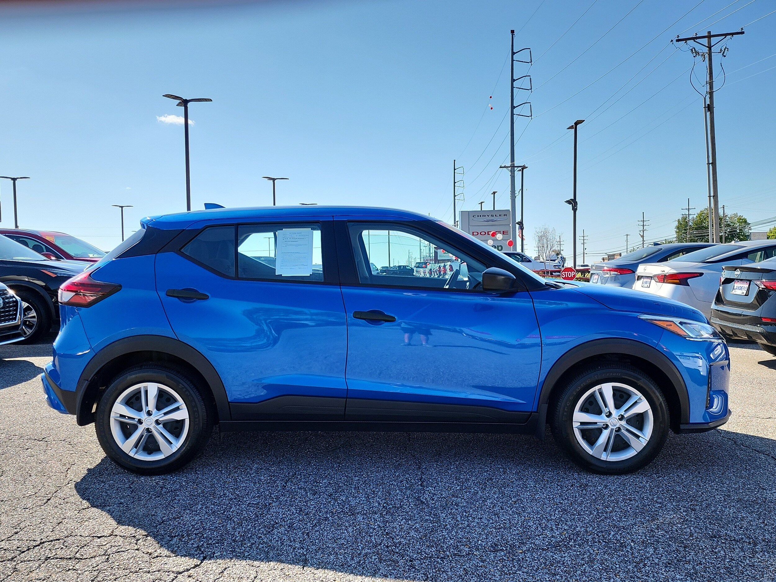 2025 Nissan Kicks Play S photo 2