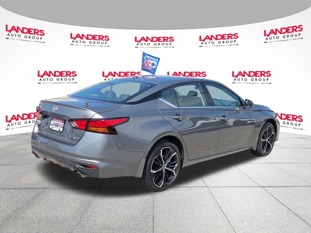 Used 2025 Nissan Altima SR SR AWD