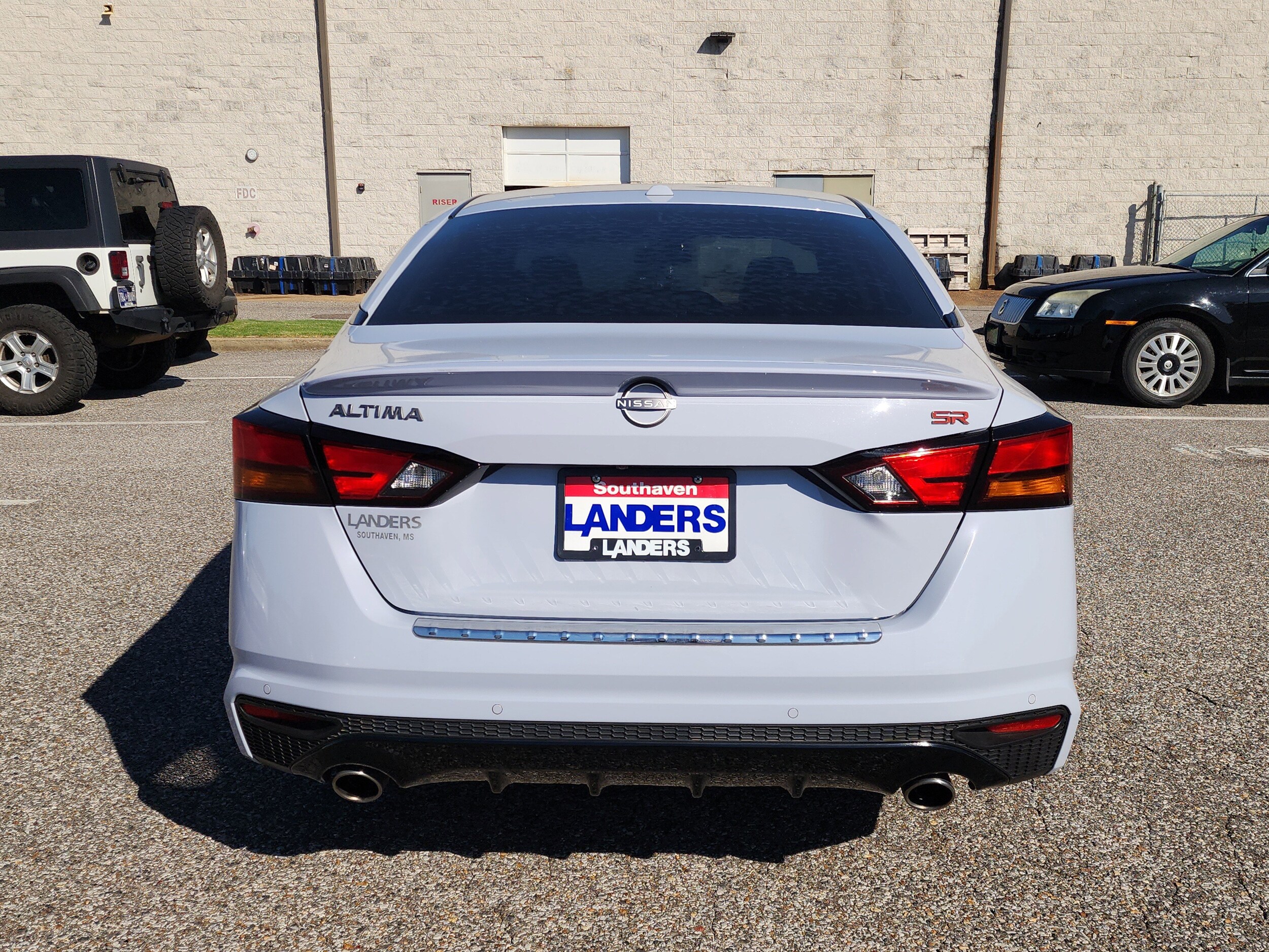 2023 Nissan Altima 2.5 SR photo 4