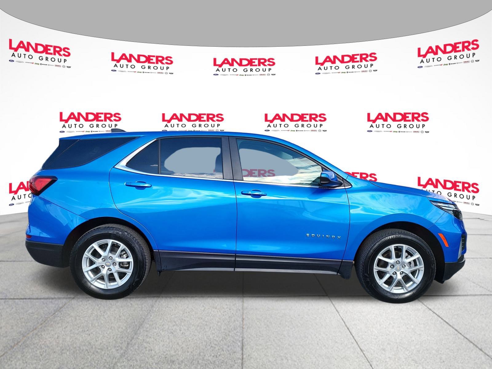 2024 Chevrolet Equinox LT photo 2