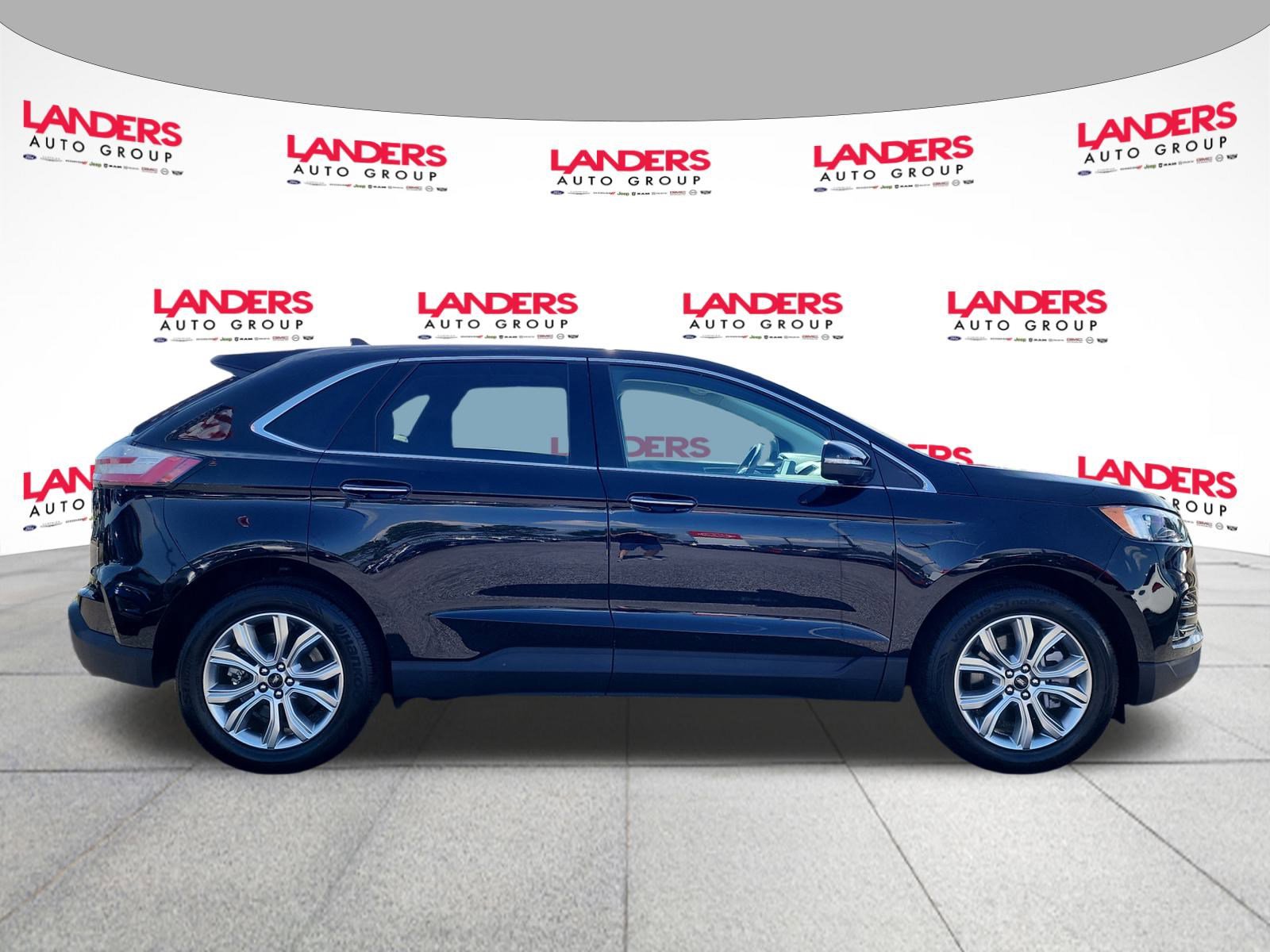 2024 Ford Edge Titanium photo 2