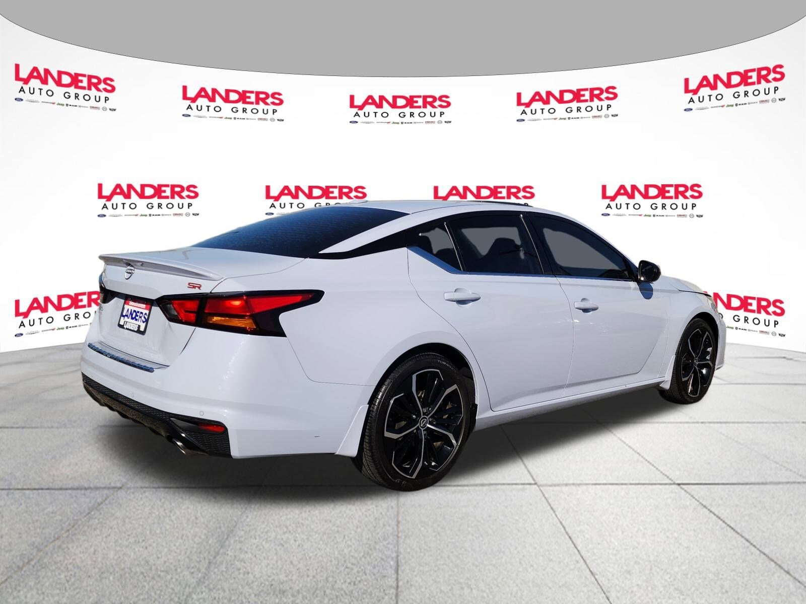 2023 Nissan Altima 2.5 SR photo 3