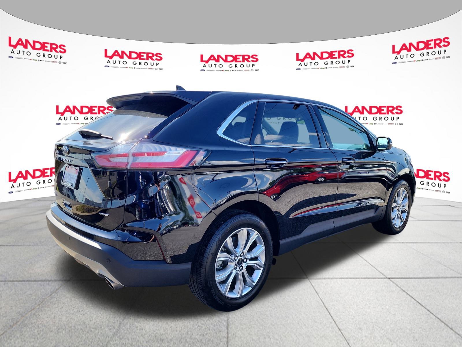 2024 Ford Edge Titanium photo 3