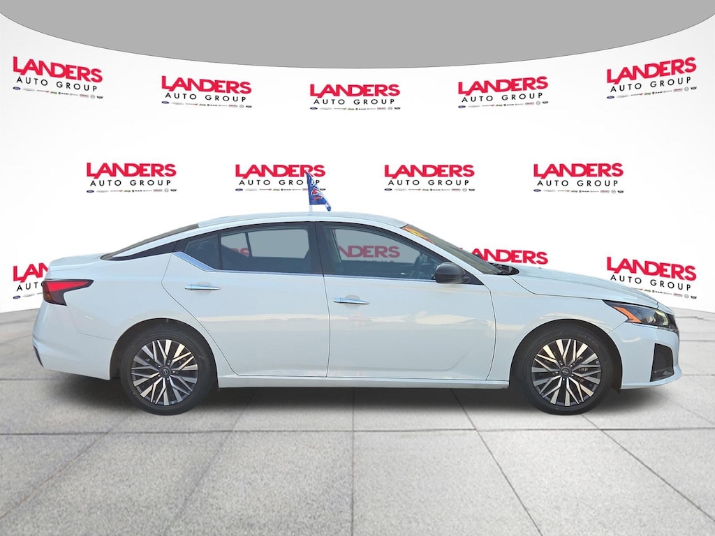 Used 2025 Nissan Altima SV SV FWD