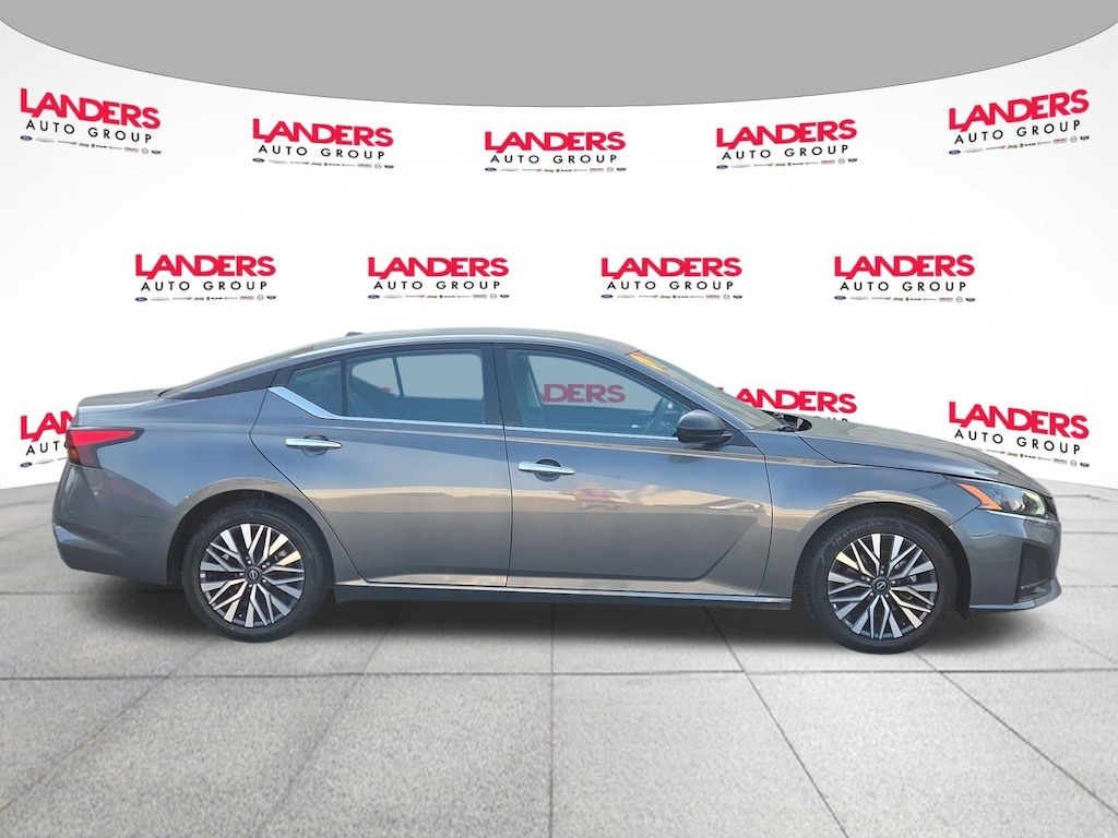 Used 2025 Nissan Altima SV SV FWD