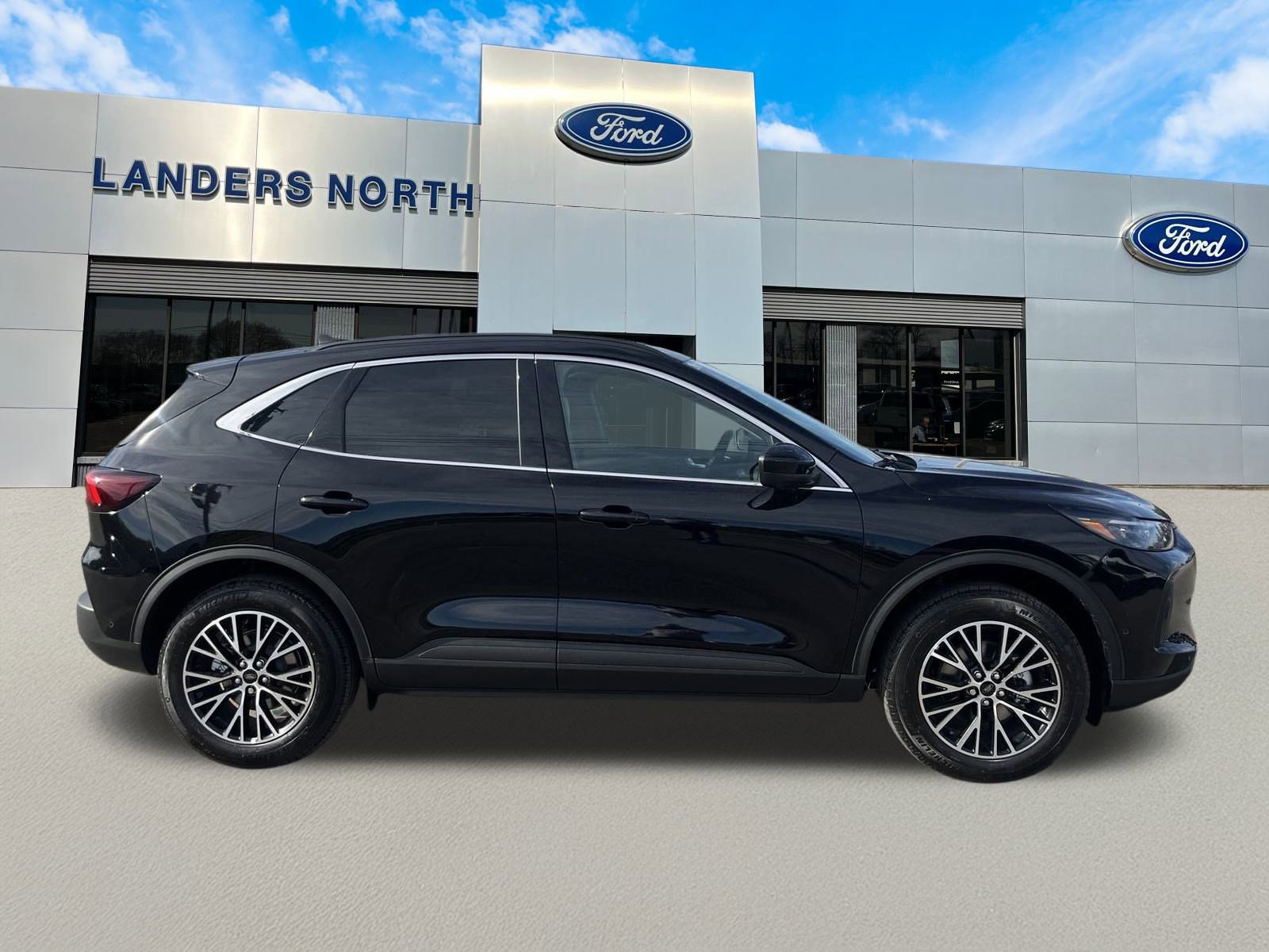 2024 Ford Escape Plug-In Hybrid photo 2