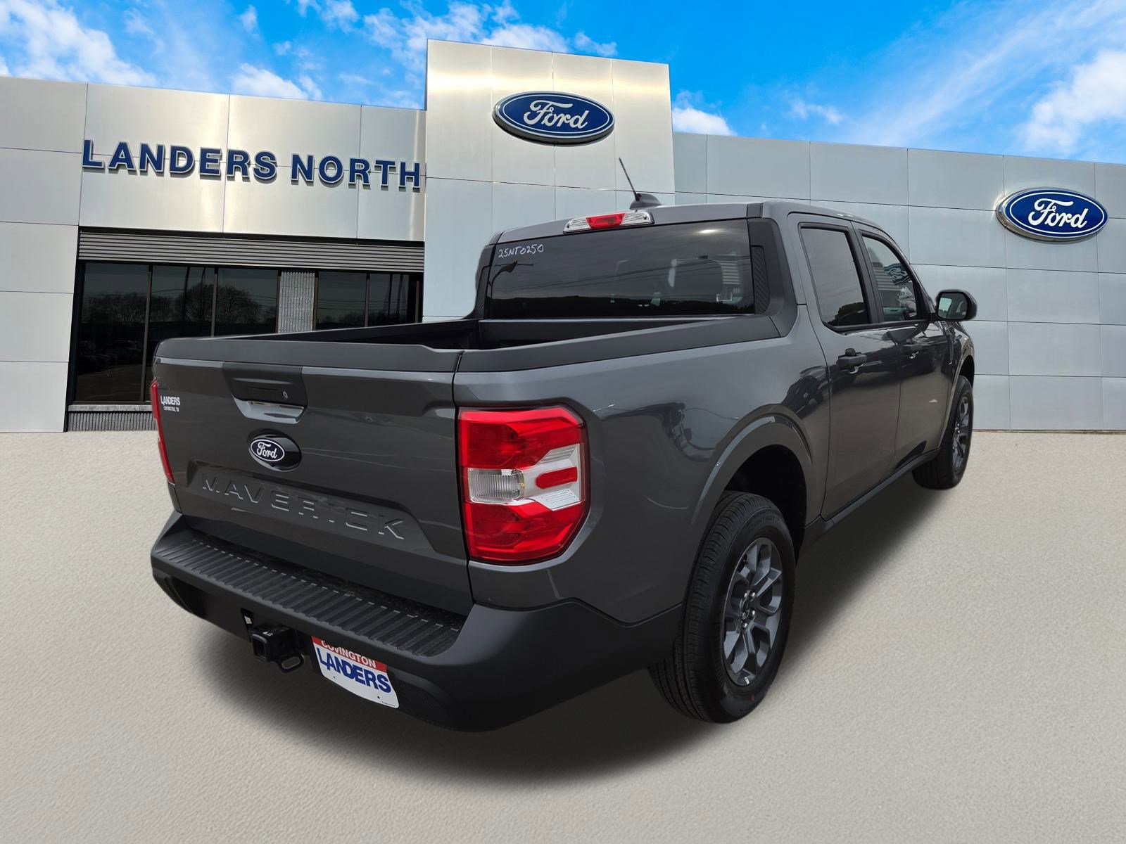 2025 Ford Maverick XLT photo 2