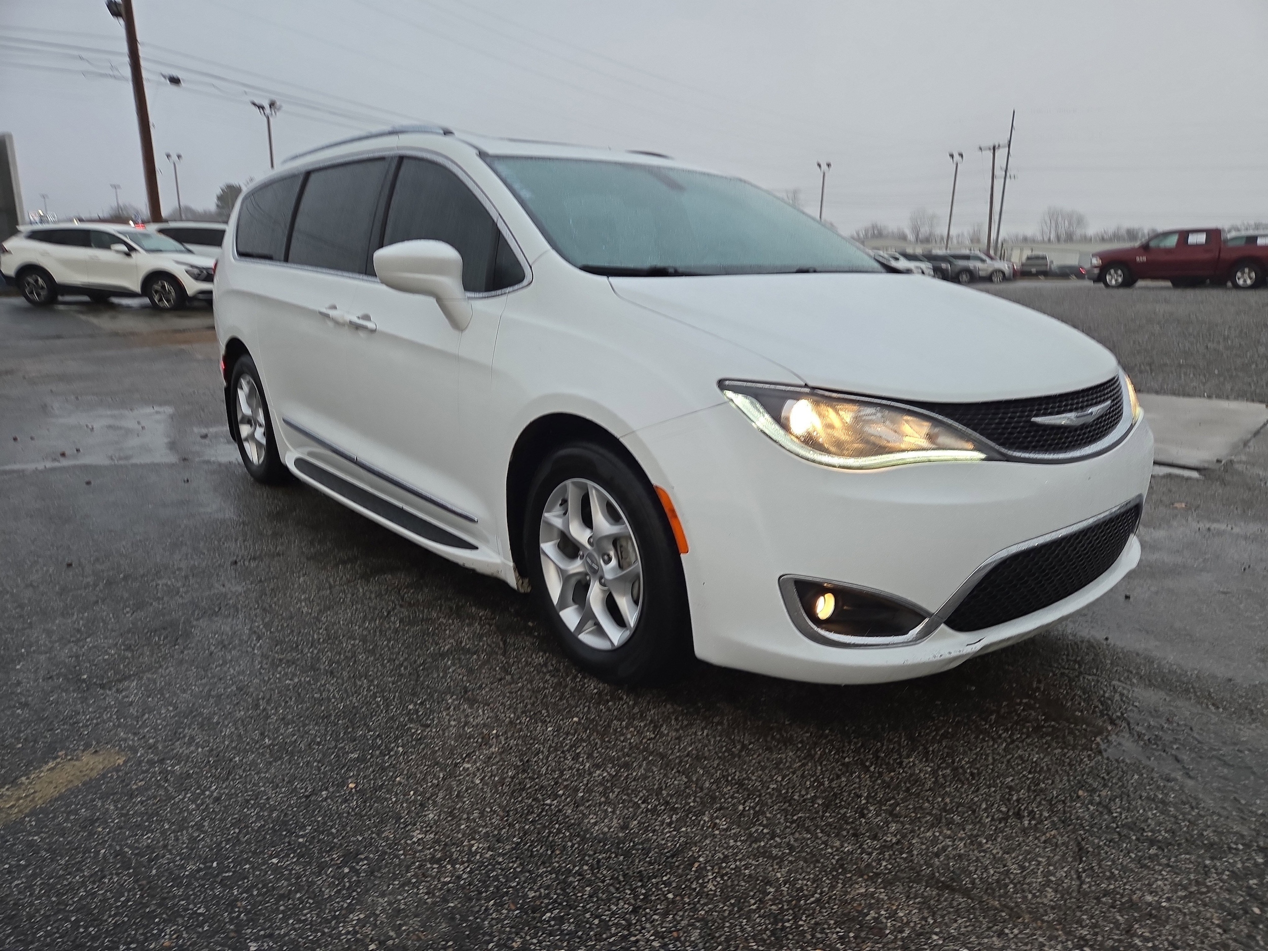 2018 Chrysler Pacifica Touring L Plus's photo