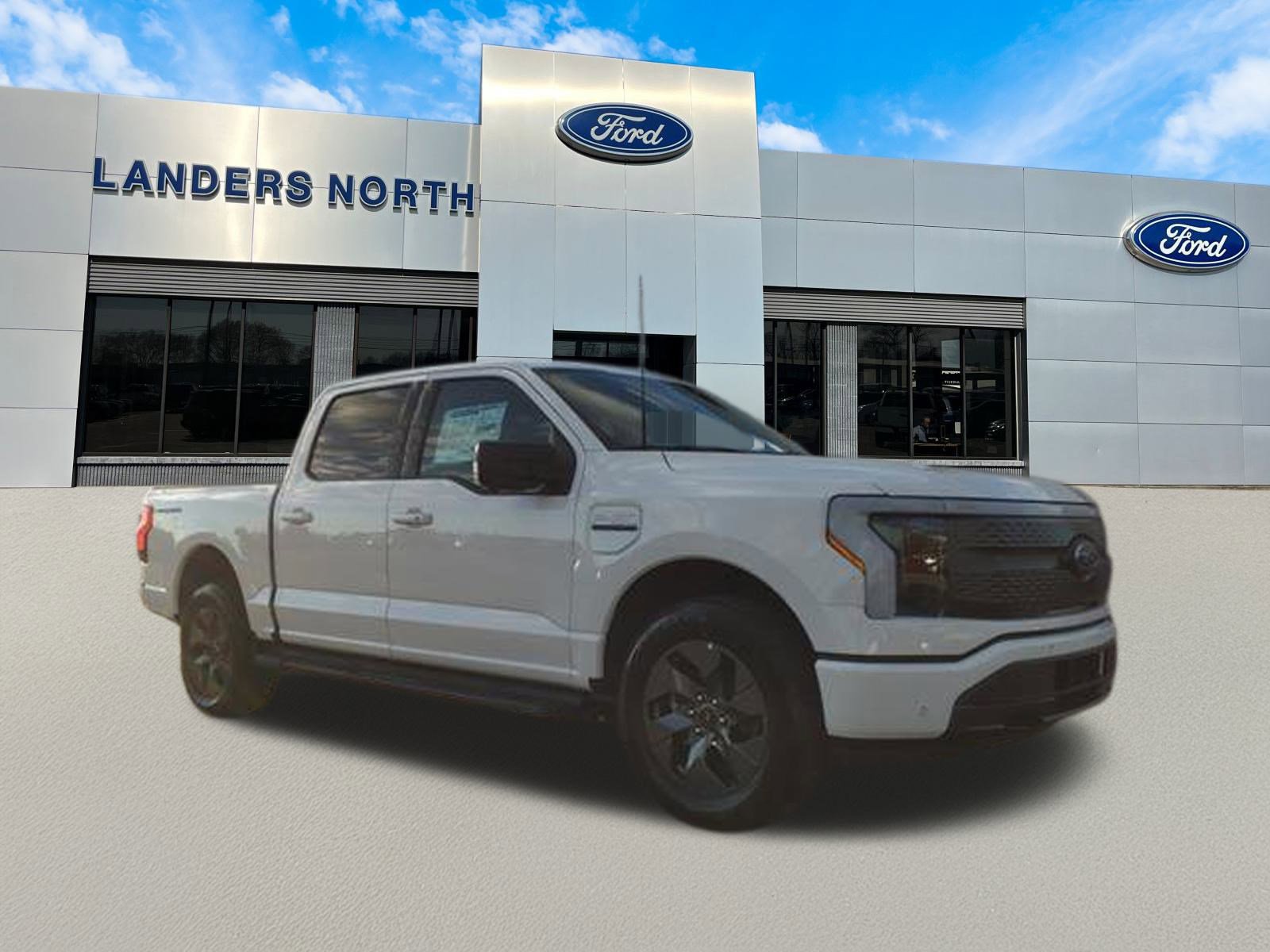 2023 Ford F-150 Lightning XLT photo 2