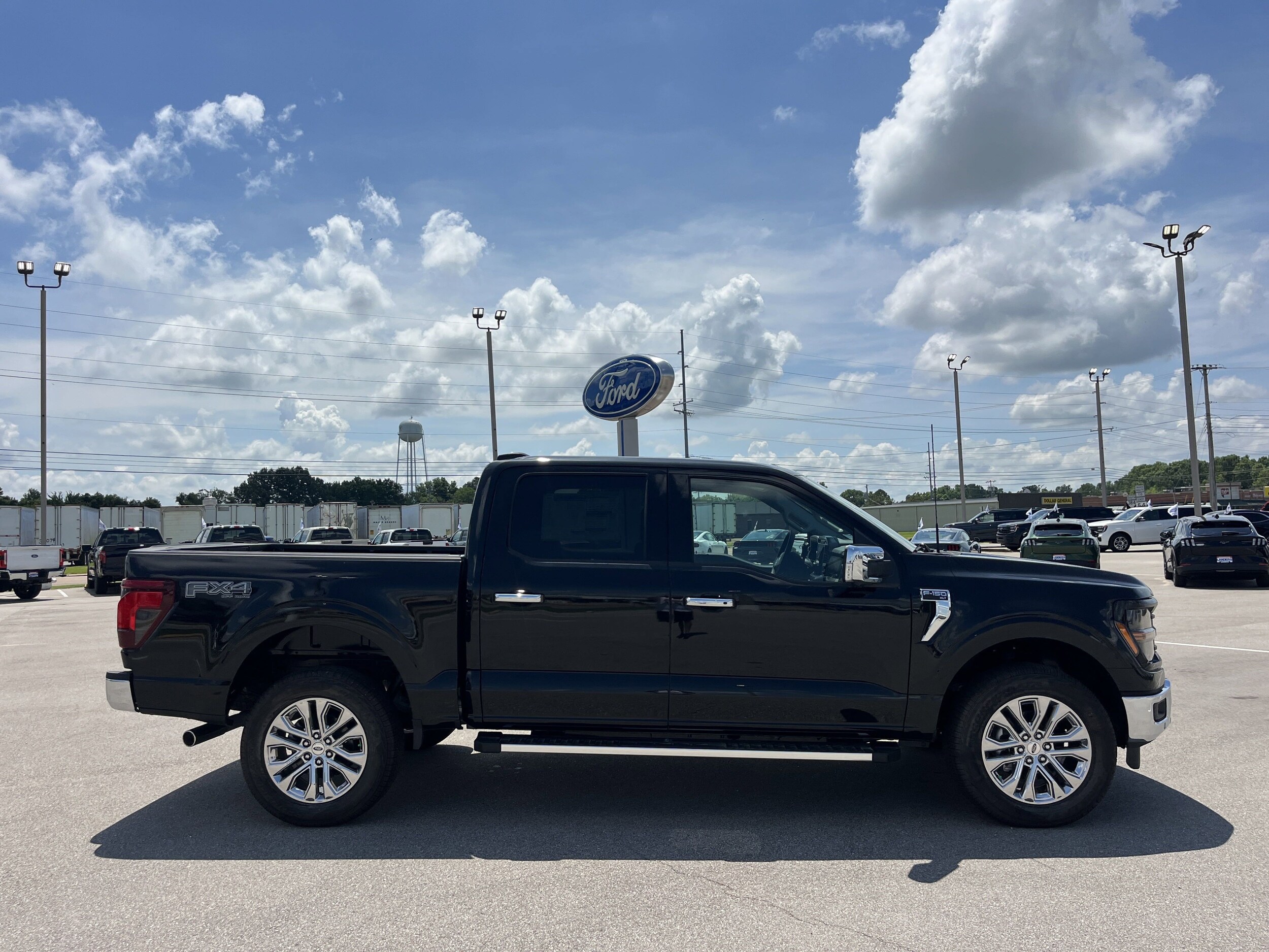 2025 Ford F-150 XLT photo 2