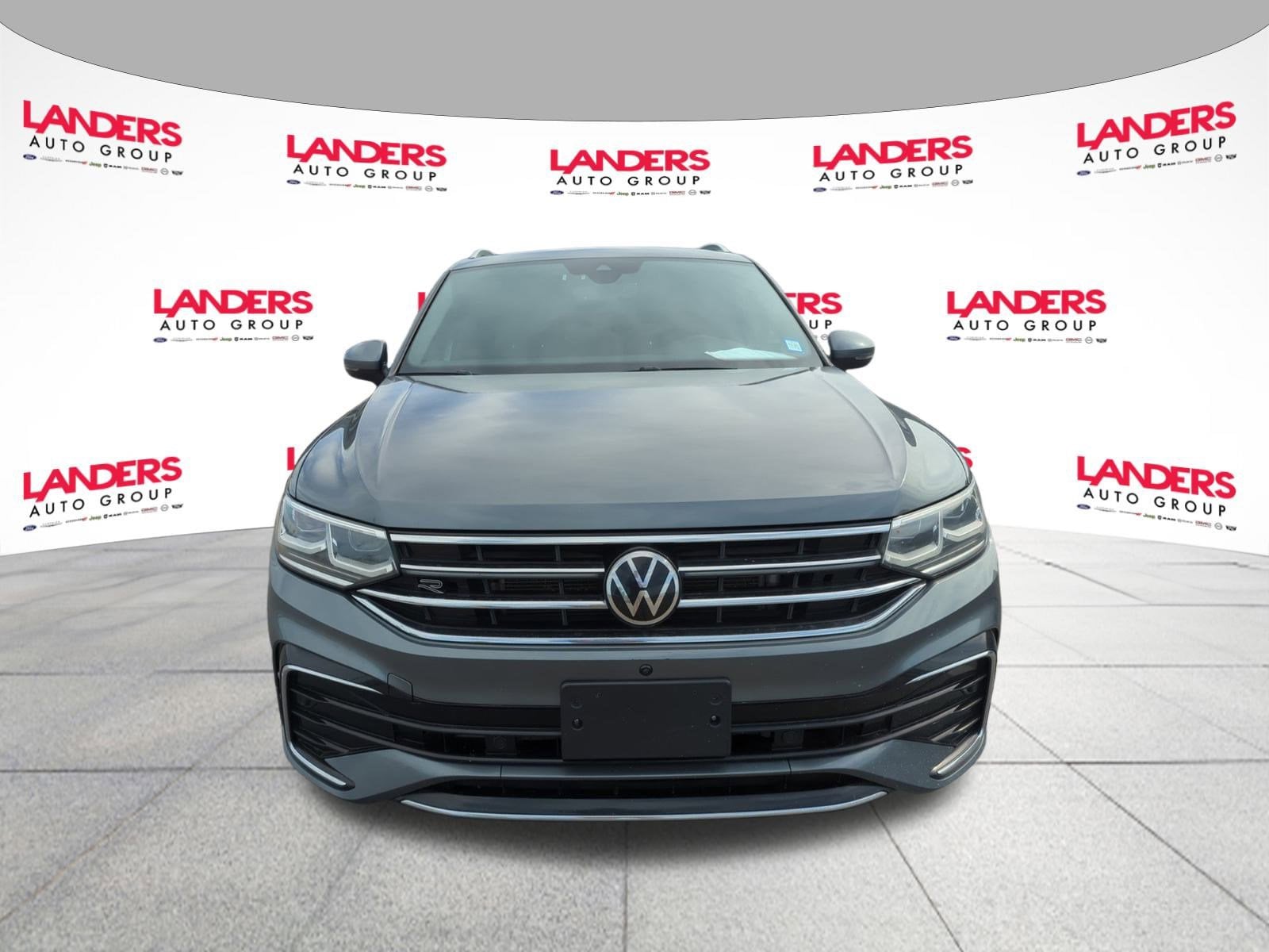 Used 2022 Volkswagen Tiguan SEL R-LINE with VIN 3VV4B7AX1NM063839 for sale in Covington, TN
