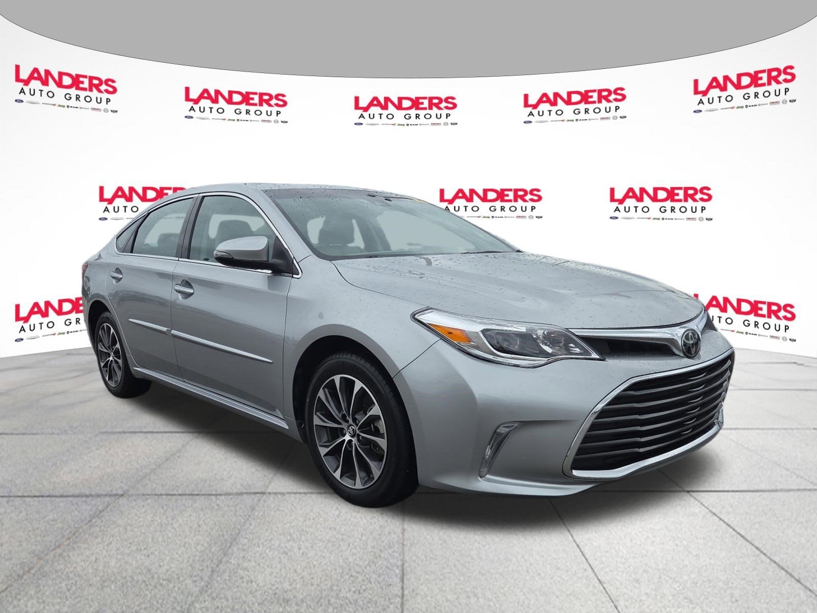 2017 Toyota Avalon XLE Premium's photo