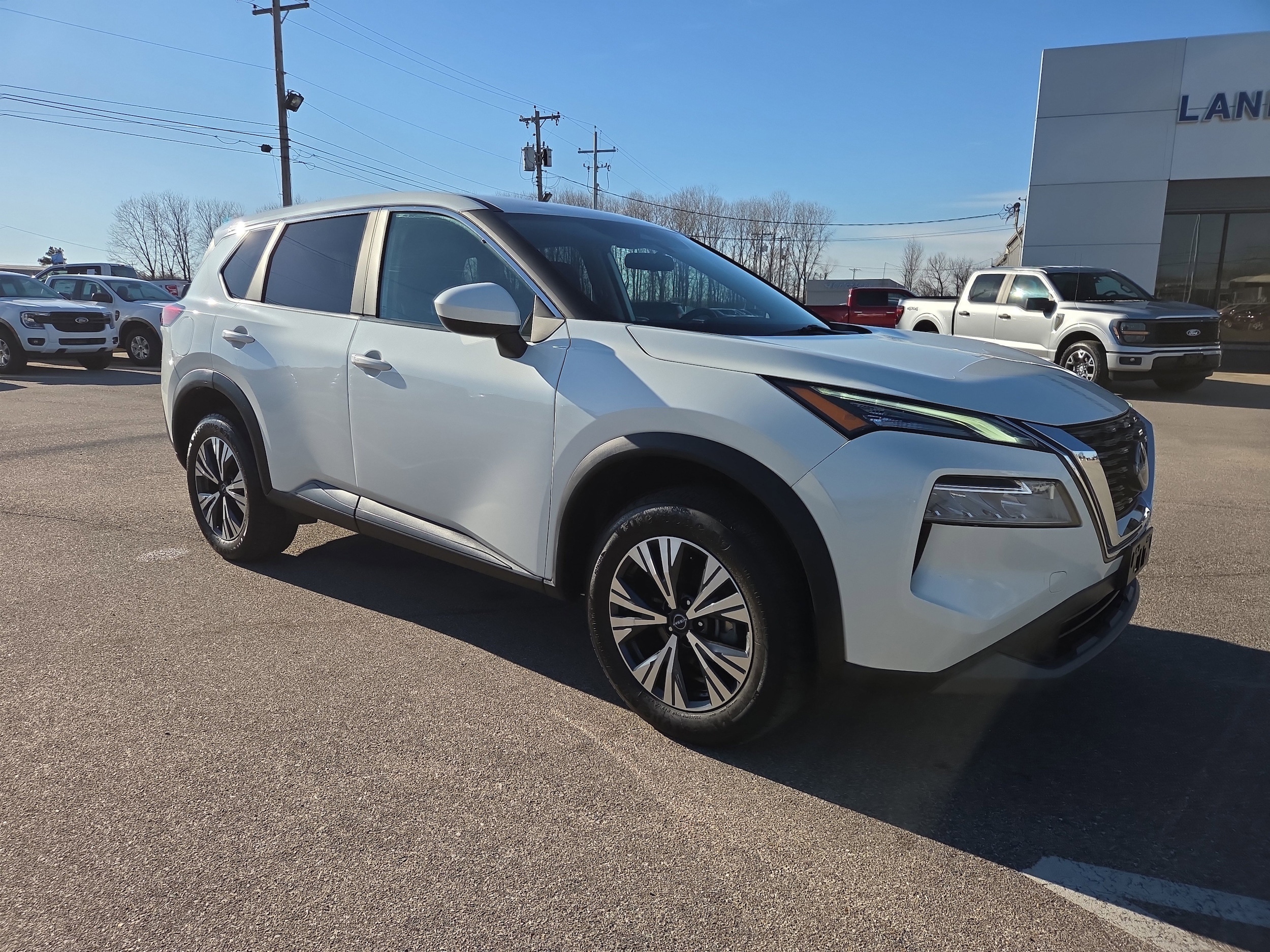 2023 Nissan Rogue SV's photo