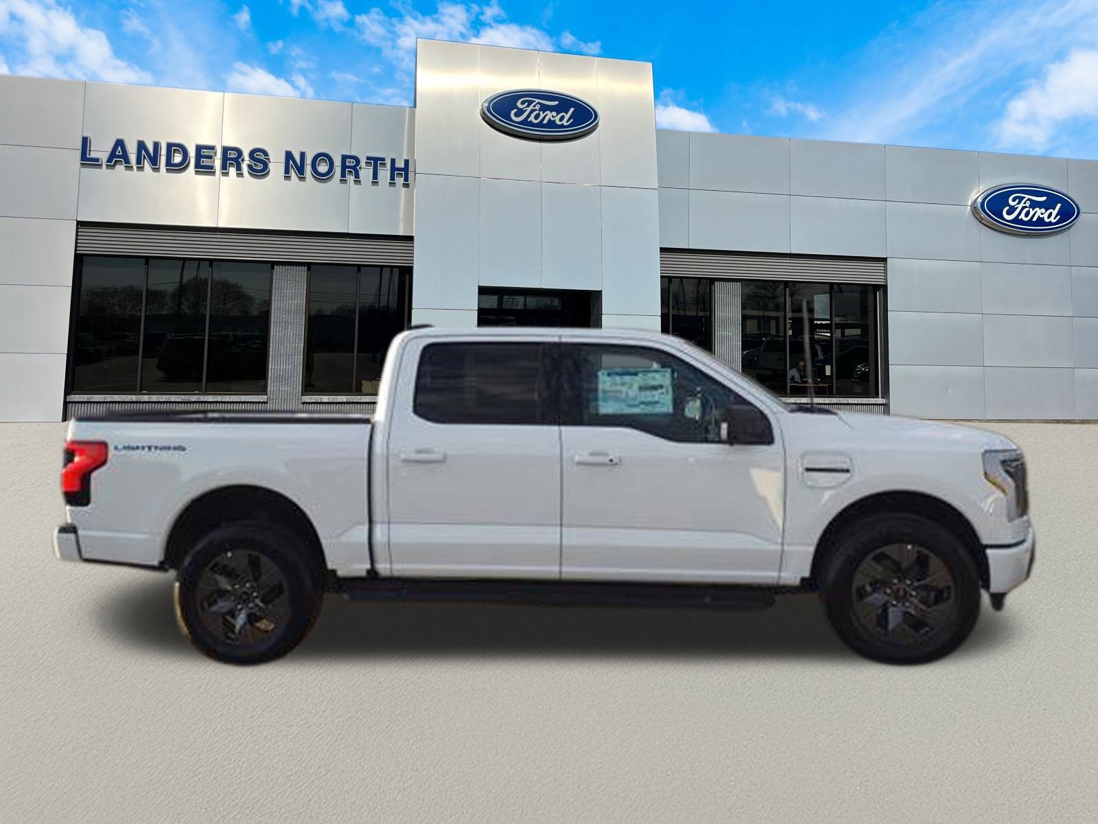 2023 Ford F-150 Lightning XLT photo 3