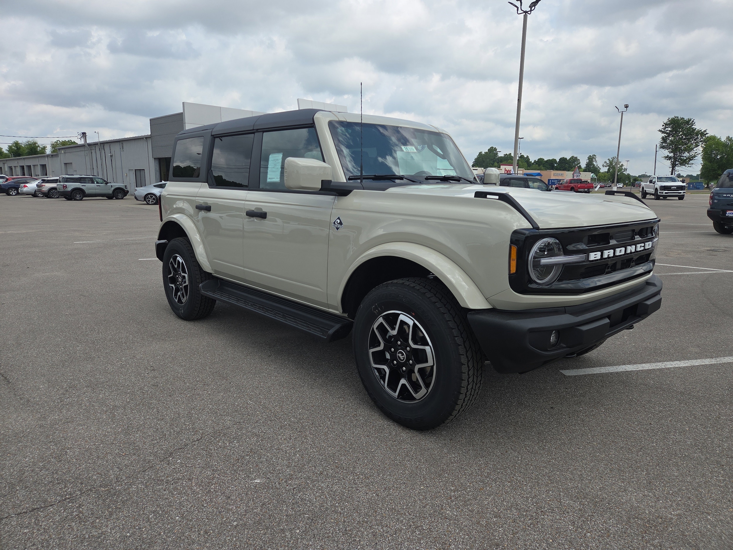 2026 Ford Bronco Outer Banks 4x4's photo