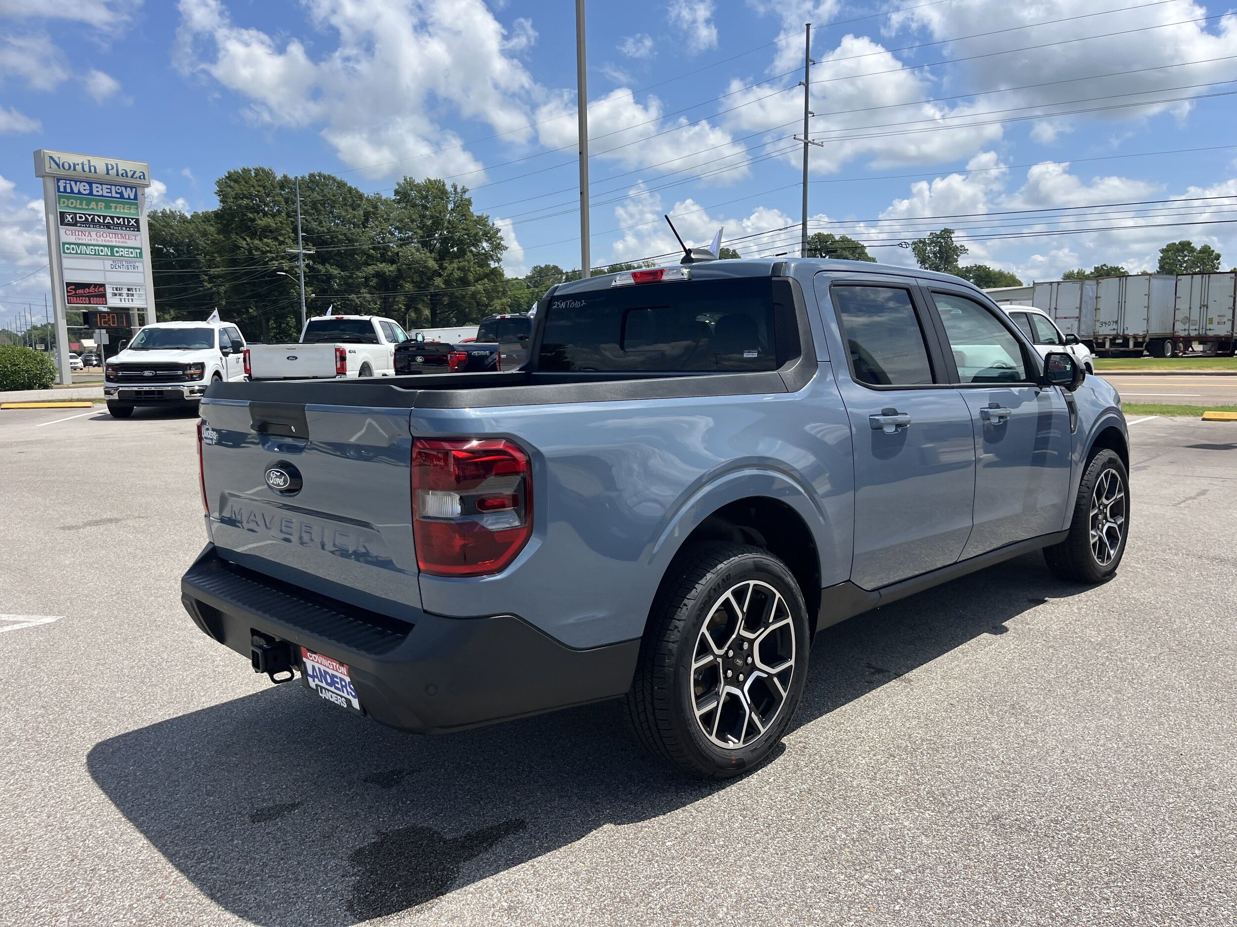 2025 Ford Maverick Lariat photo 2